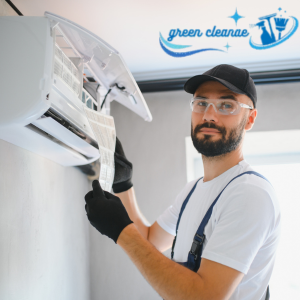 فني اصلاح المكيفات