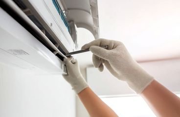 تنظيف وصيانة مكيفات بالإمارات